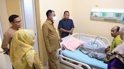 Jenguk Wartawan Sakit, Forwakum dan PWI Sergai Apresiasi Kepedulian Bupati Darma Wijaya