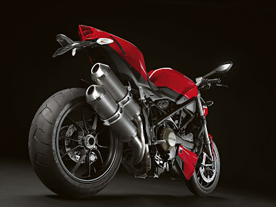 2011-Ducati-Streetfighter-red