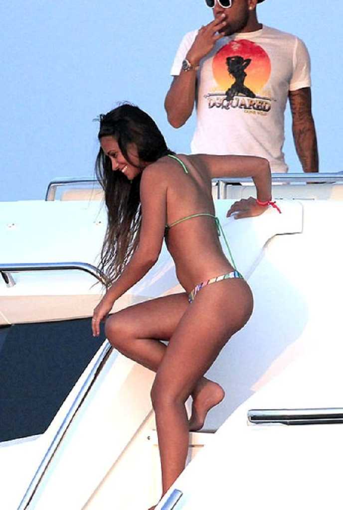 Lionel Messi s Girlfriend Antonella Roccuzzo Bikini Butt Ass Candids