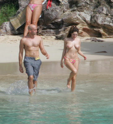 Kelly Brook and Her Bfs on The Beach