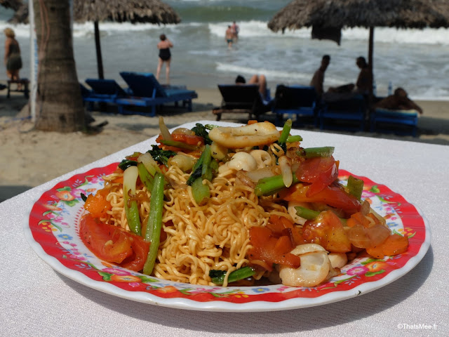 nouilles sautées mer plage resto mama ly hoi an cua dai 