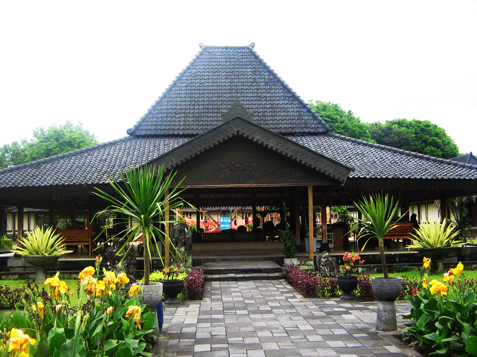 Rumah Joglo Bandung Dwiyokos