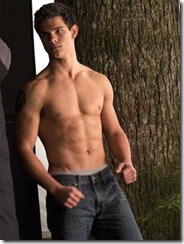 taylor_lautner_shirtless_sixpack_new_moon_set_tree_300x400