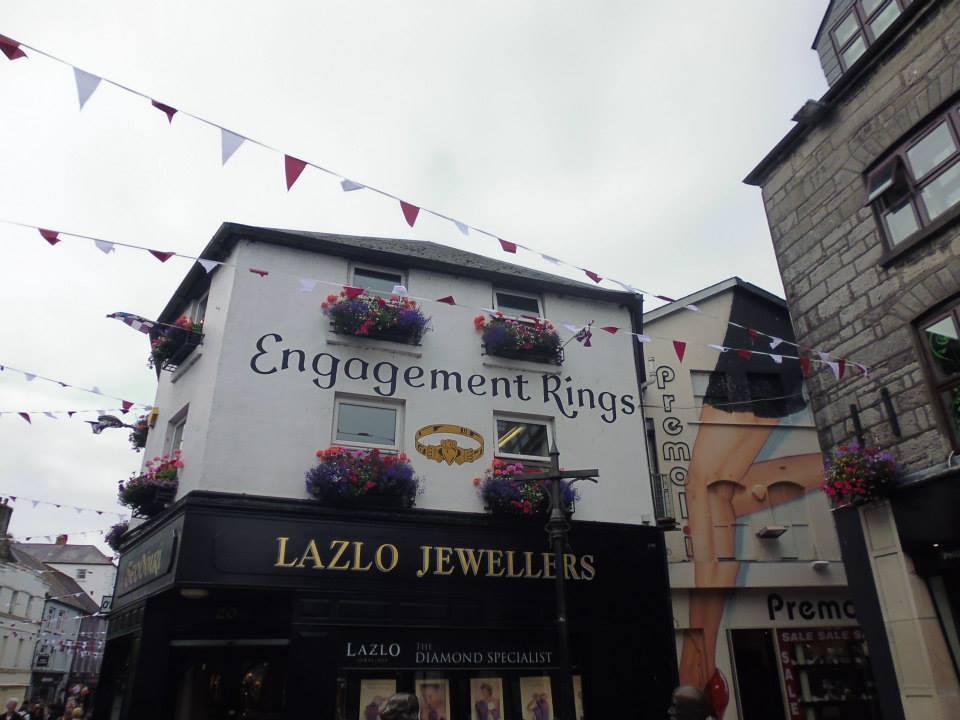 Una de las tiendas donde se vende el famoso anillo de Claddagh (Galway) (Irlanda) (@mibaulviajero)