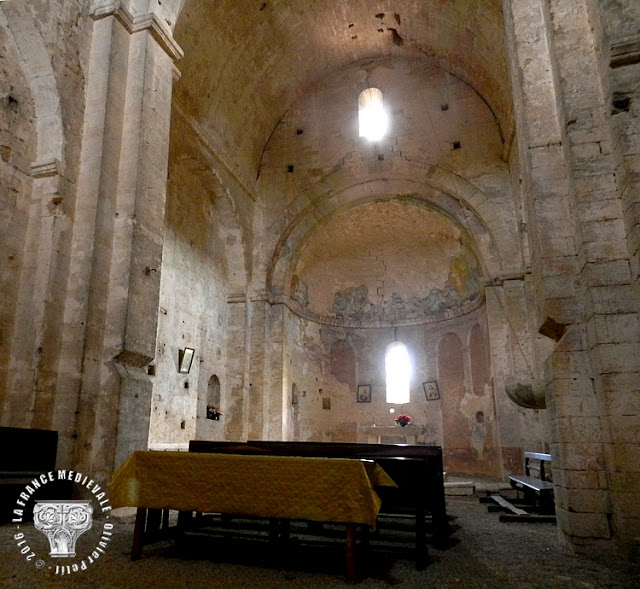 BOLLENE (84) - Chapelle romane de Bauzon