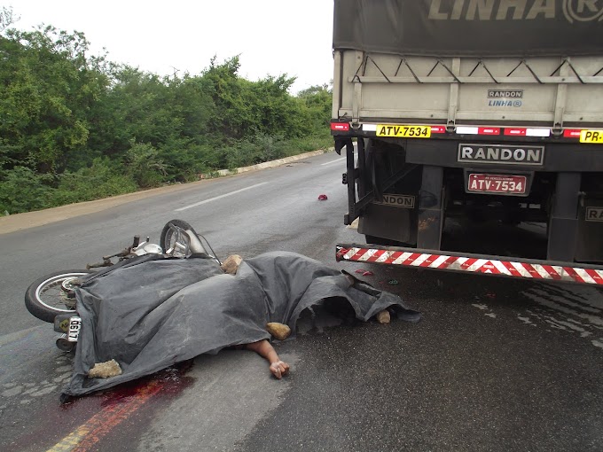 Motociclista bate em traseira de carreta e morre na BR-116, em Serrinha