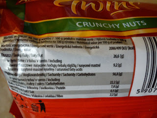 Artur Twins Crunchy Nuts - Markizy, kruche ciastka przekładane kremem orzechowym w polewie posypane orzechami arachidowymi kcal