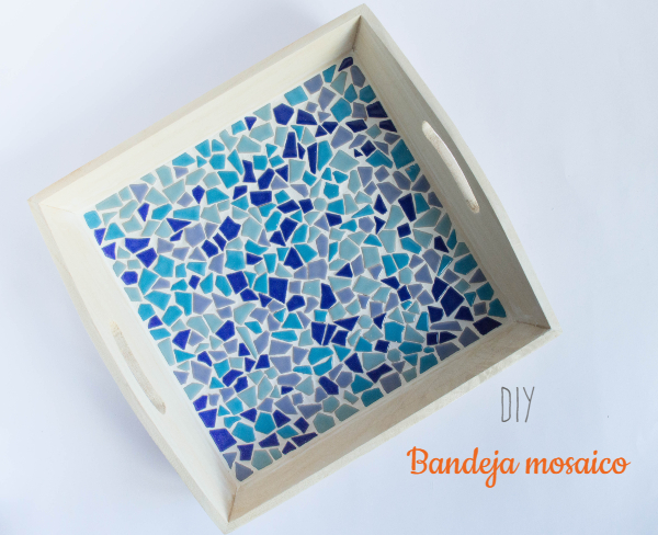 diy-bandeja-madera-mosaico-teselas