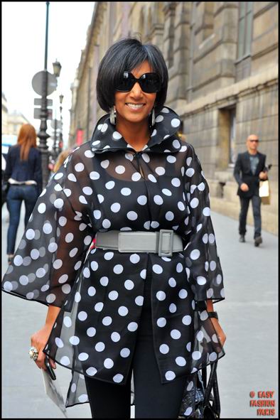 Black theme:Short black bob haircut, right above shoulder with shattered 