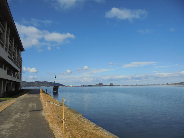 左手が東郷温泉 国民宿舎 水明荘