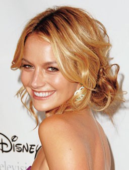 Messy  Hairstyle on Cute Messy Bun Hairstyle Get Inspired By These 30 Bun Hairstyles