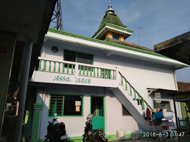 Aksi Bersih-bersih Masjid Assa'Adah Cacaban Barat kota Magelang