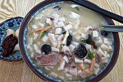 Xi'an Famous Food (西安名吃), pao mo 泡馍