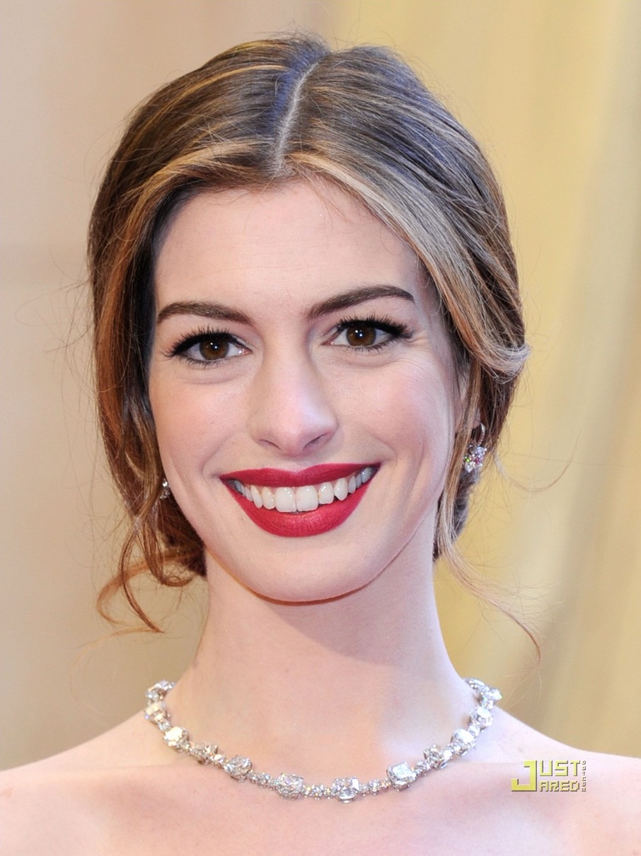 anne hathaway hair 2011