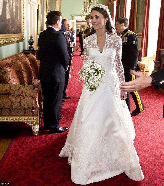 kate royal wedding dress. william and kate royal wedding