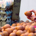 'Sakit hati betul!' - Pengguna dakwa pasar raya menipu pelanggan, jual telur ayam Gred C tetapi claim Gred A