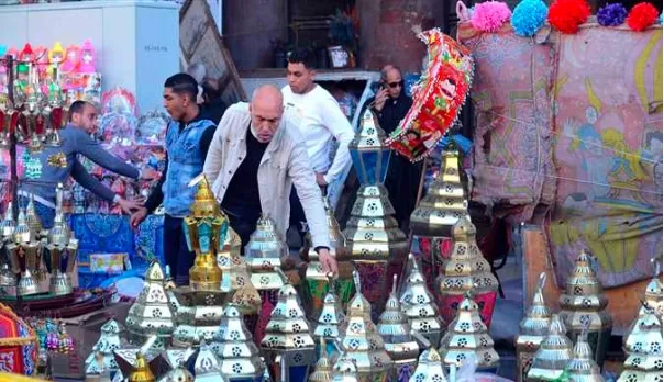 الأسعار من 10 جنيهات لـ10 آلاف.. إقبال كبير على فوانيس رمضان في أسواق القاهرة (صور)
