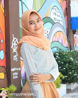 Hijabers cantik Ririn Putri Anjani