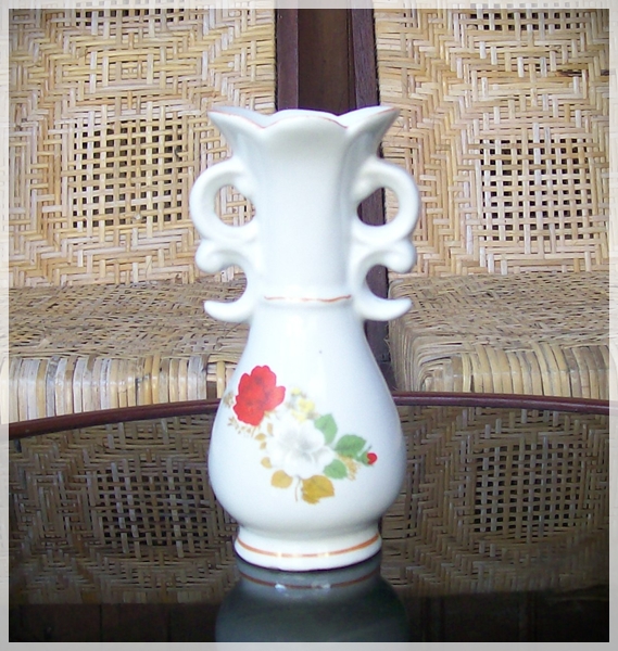 D'mange antique: Porcelain Vase Antique