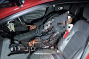 Ngeri! Penemuan Mayat di Dalam Mobil Dengan Leher Tergorok