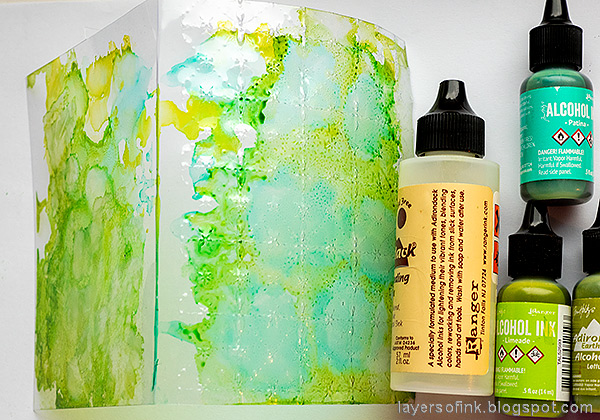 Layers of ink - Dry Embossed Shaker Card Tutorial by Anna-Karin Evaldsson. Color with alcohol inks.