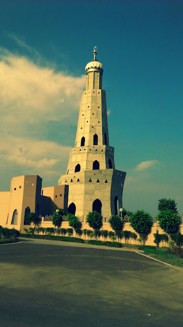  View from road in Front of Fateh Burj