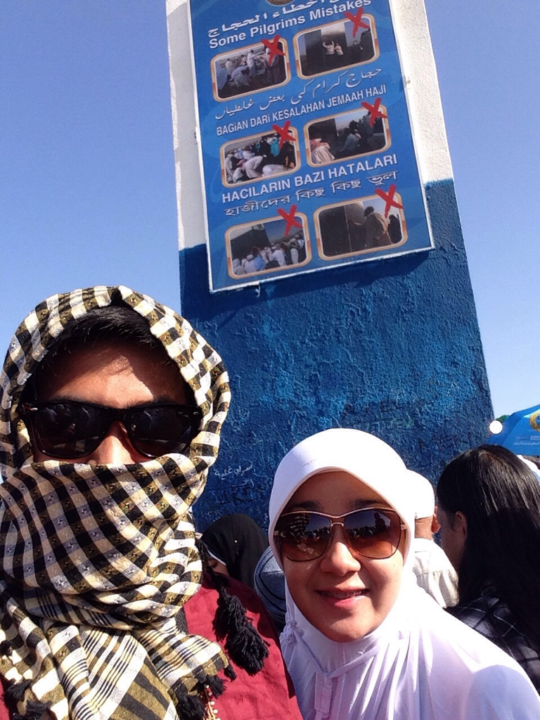tugu monumen yang ada di jabal rahmah bukit padang arafah
