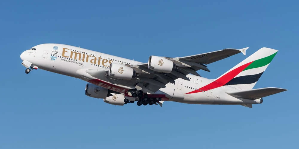 Σκοτώθηκε αεροσυνοδός της Emirates λάθος πόρτα άνοιξε- έπεσε στο κενό από την έξοδο κινδύνου του αεροπλάνου!