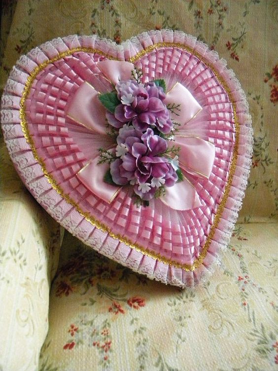 My Paisley World: Frilly, Vintage Heart-Shaped Valentine Candy Boxes