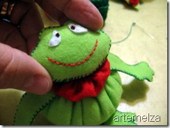 artemelza - sapo de fuxico e feltro