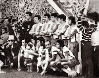 R. C. ESPAÑOL DE BARCELONA - Barcelona, España - Temporada 1972-73 - Borja, Granero, De Felipe, Glaría, Ochoa y Poli; Roberto Martínez, Solsona, Amiano, José María y Pepín