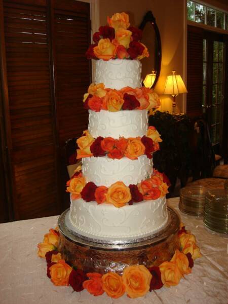 5 tier round wedding cake with