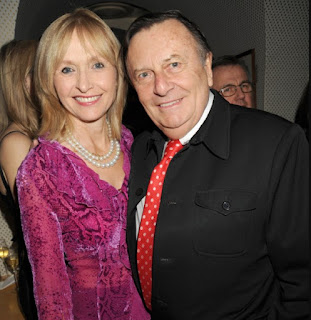 Barry Humphries with his wife Lizzie Spender