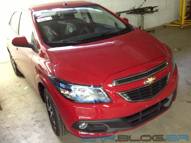 carro Chevrolet Onix LTZ Vermelho