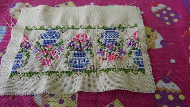 Tutorial - making a Humbug - Cross Stitch 