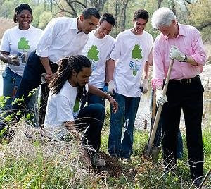 Planting Trees / White House Photo