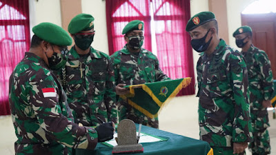 Danrem 121/Abw, BrigjenTNI Ronny, S.A.P pimpin upacara laporan korp dan tradisi penerimaan Pejabat golongan IV Korem 121/Abw.