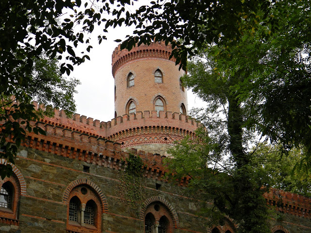 Kamieniec Ząbkowicki i wieża pałacowa.