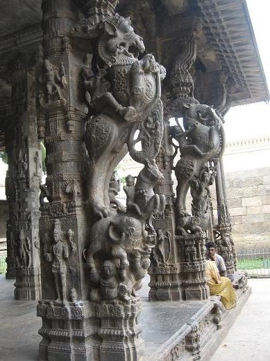 lakshmi golden temple vellore. Jalagandeswarar temple has