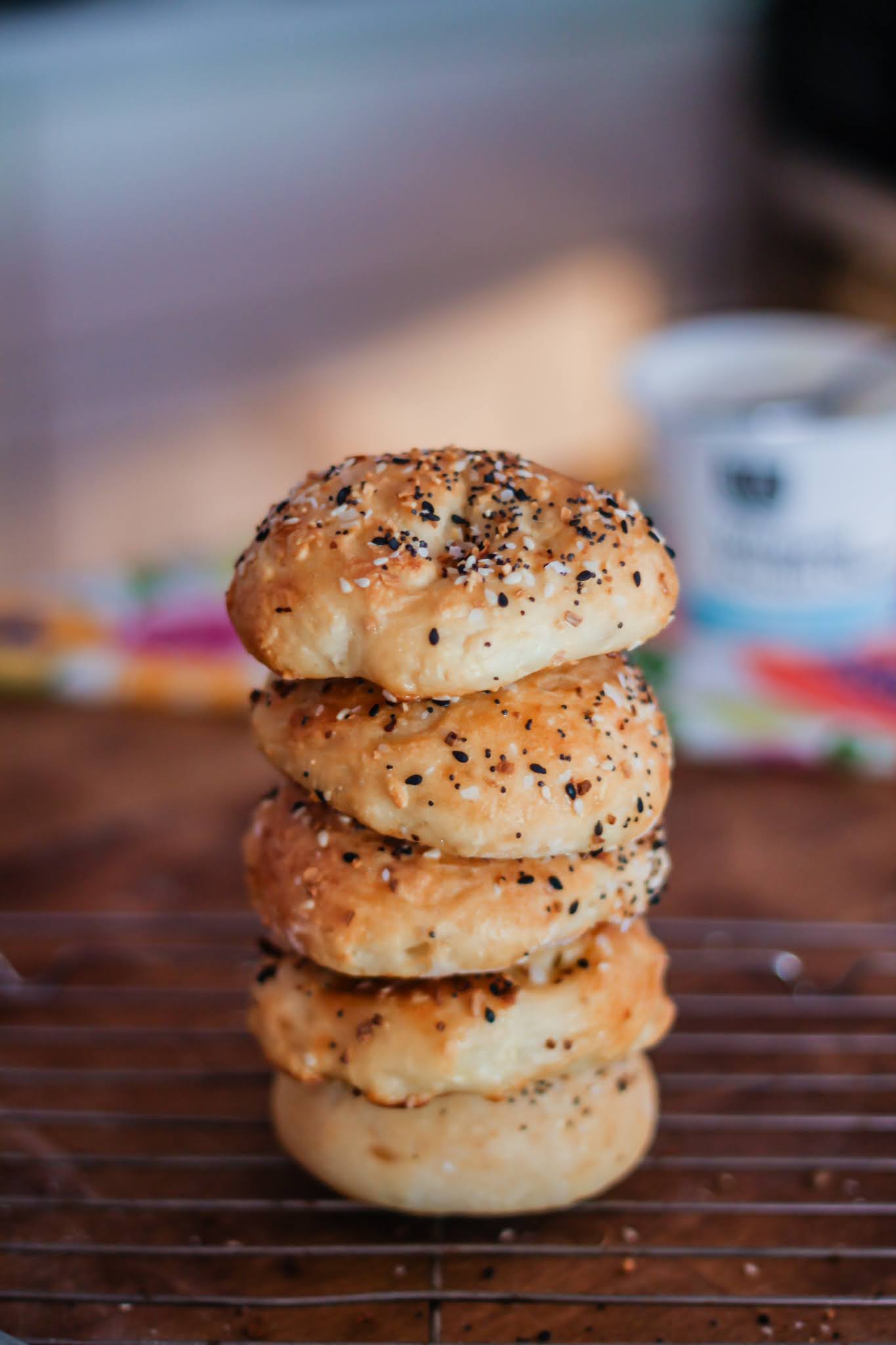 3 ingredients bagels // easy bagel recipe // three ingredient bagel recipe // bagel recipes // self rising bagel recipe // bagels in under 30 minutes // bagels // bagels recipes // no yeast dough // no yeast bagels //