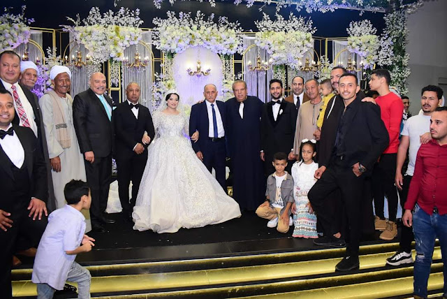 الأستاذ إبراهيم صبري أبو بكر يهنئ العروسين الدكتور أحمد محمد رشاد وزوجته بالزفاف السعيد