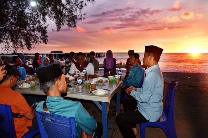 Wako Genius Umar Ajak Wartawan Buka Bersama Sambil Menikmati Sunset di Talao Pauh Pariaman