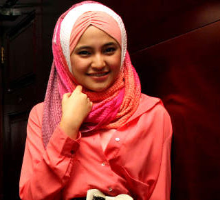 Gaya dan Model BUSANA MUSLIM Marshanda 2014