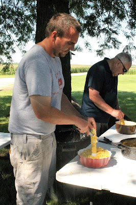 Cutting Sweet Corn - Throw a Sweet Corn Party with Easy Freezer Sweet Corn recipe #FarmersMarketWeek