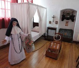 Modelo de uma cela religiosa no convento onde morou Sóror Catalina. Museu  monacal de Santa Catalina de Quito.