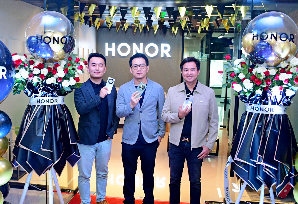 HONOR Philippines' Country Manager Sean Yuan, Vice President Stephen Cheng, and GTM Manager Steven Yan, HONOR Philippines Headquarters
