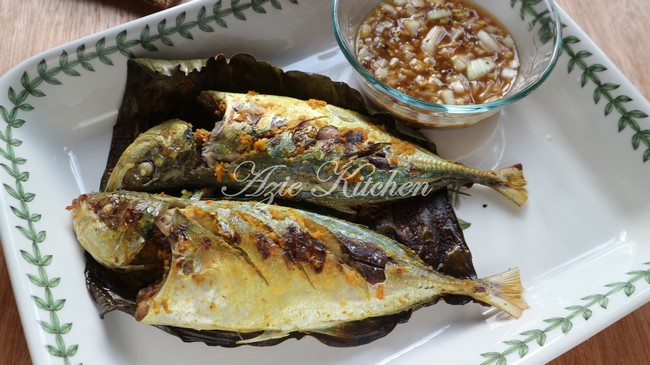 Ikan Bakar Dengan Air Asam Pencicah Lauk Wanita Dalam 