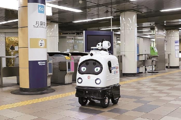 بالفيديو: اليابان تكشف عن روبوتات لتعقيم محطات القطار