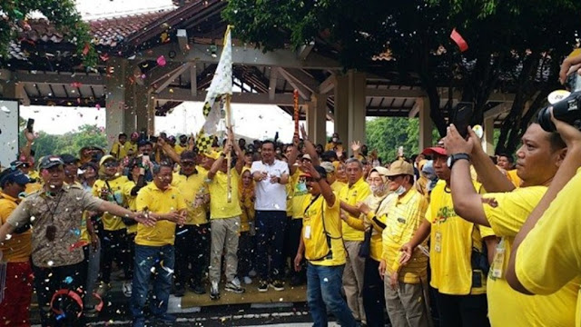 Ribuan Warga Sidoarjo, Ikuti Jalan Sehat HUT Partai Golkar ke-58