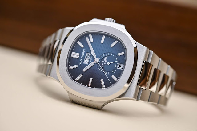 réplique de montre Patek Philippe Nautilus Annual Calendar 5726/1A-014